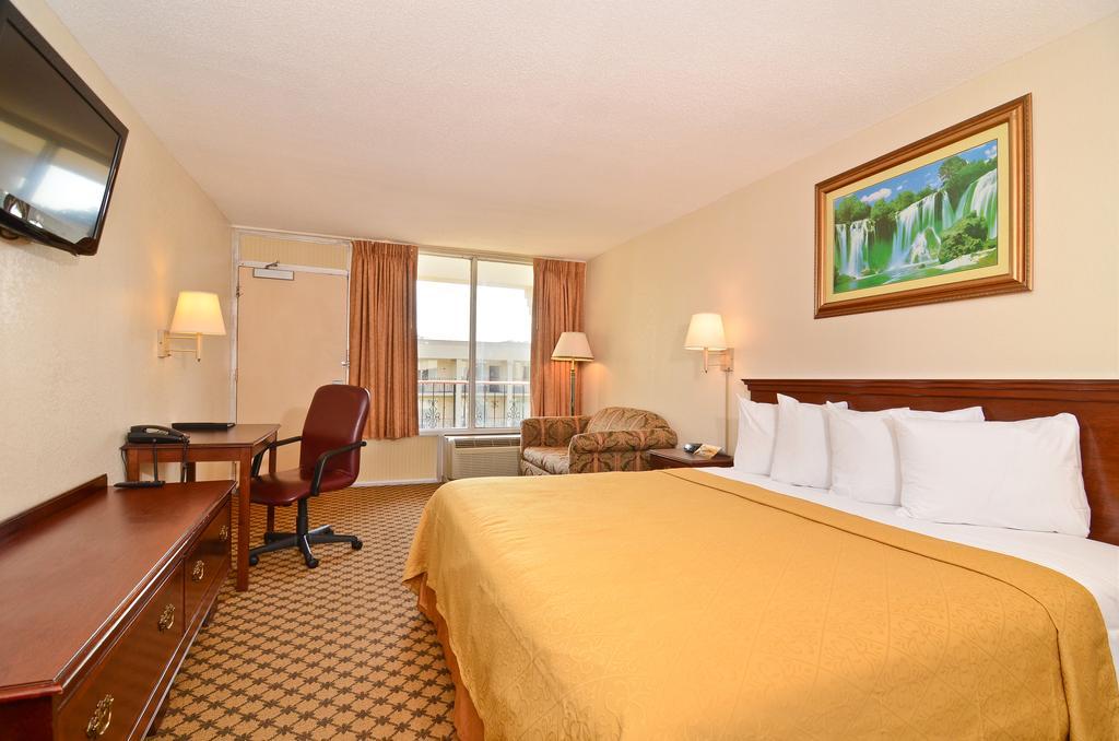 stayAPT Suites Alexandria-Fort Belvoir Quarto foto