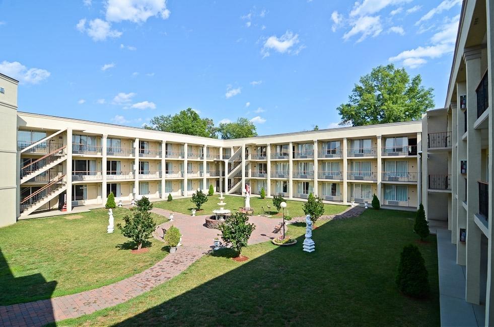 stayAPT Suites Alexandria-Fort Belvoir Exterior foto