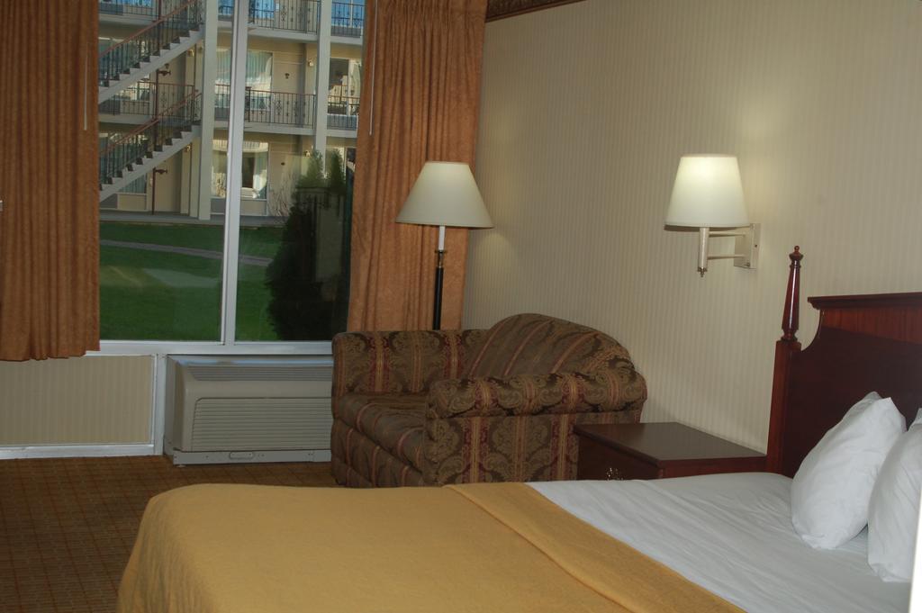 stayAPT Suites Alexandria-Fort Belvoir Exterior foto