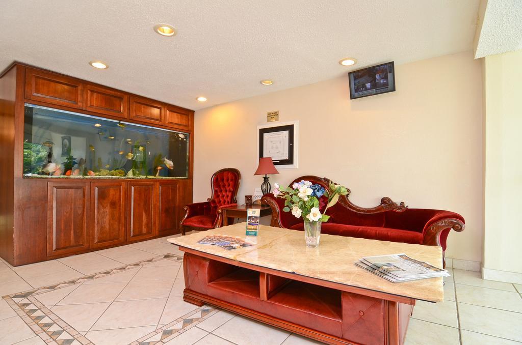 stayAPT Suites Alexandria-Fort Belvoir Interior foto