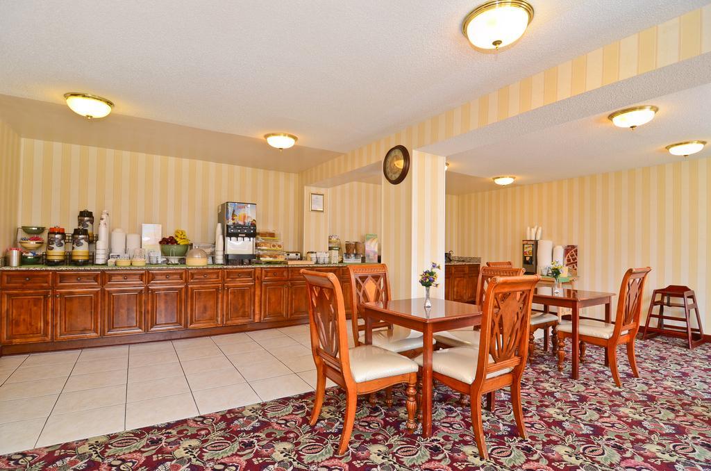 stayAPT Suites Alexandria-Fort Belvoir Restaurante foto